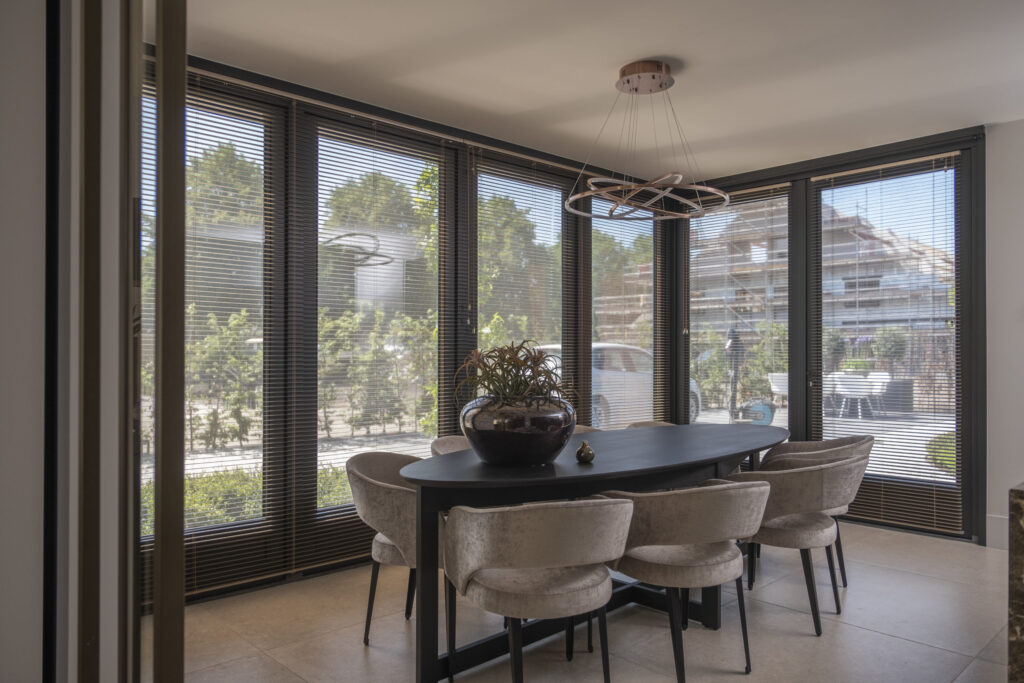 Screens-zonwering-van-binnen-SunCircle-2