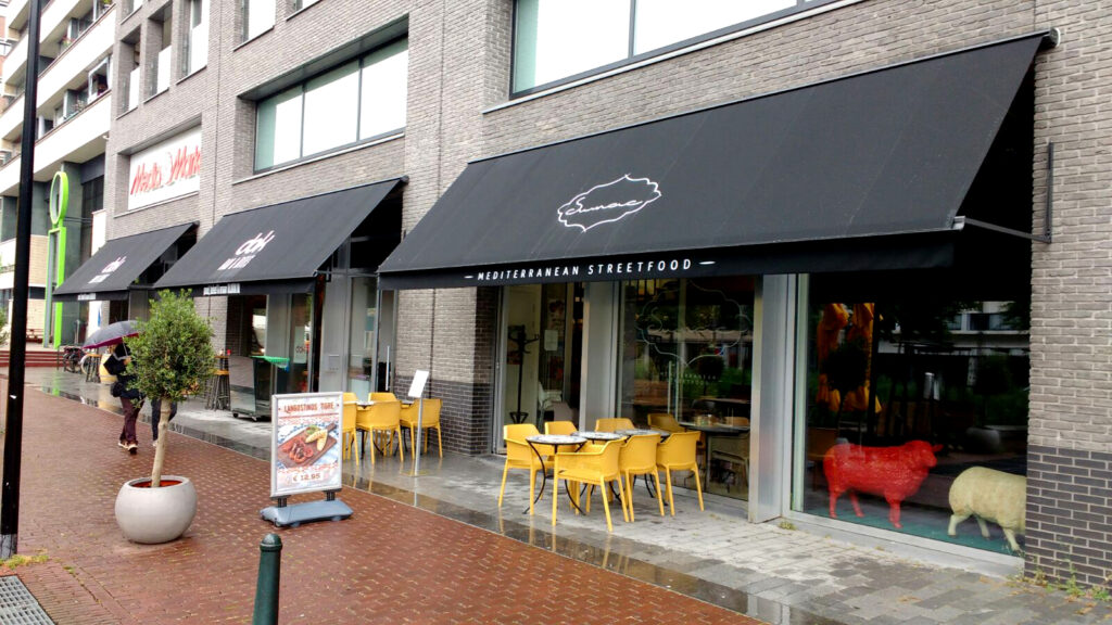 Zonwering-met-reclame-SunCircle-zonwering