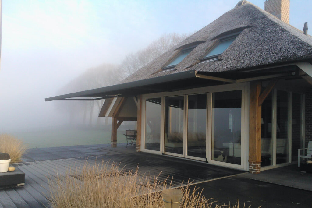 Knikarmscherm-zonwering-SunCircle-12