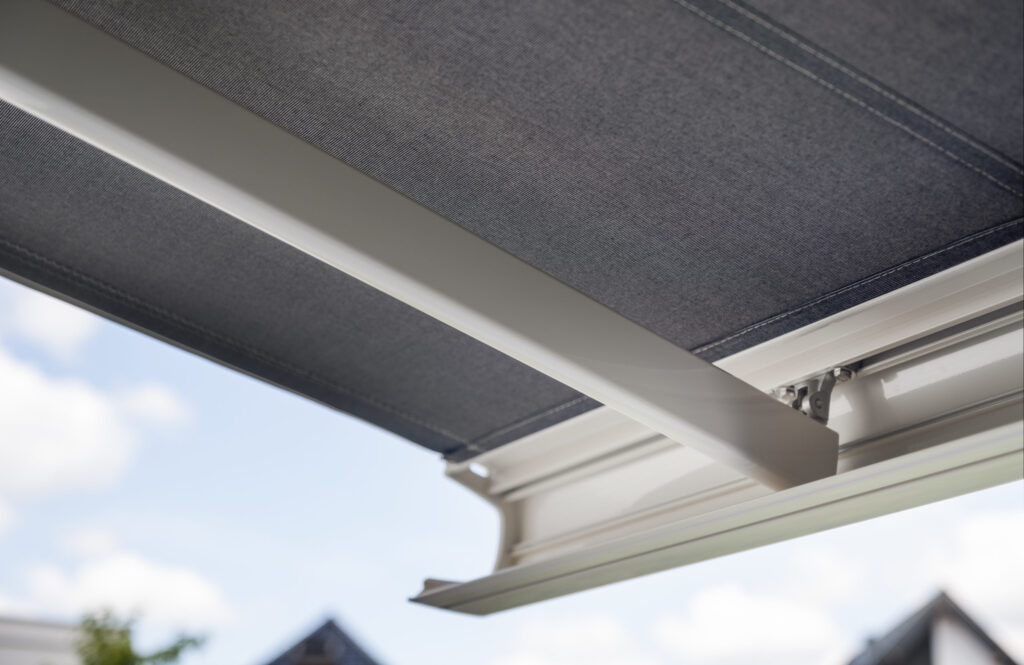 Knikarmscherm-zonwering-SunCircle-6-1024x665