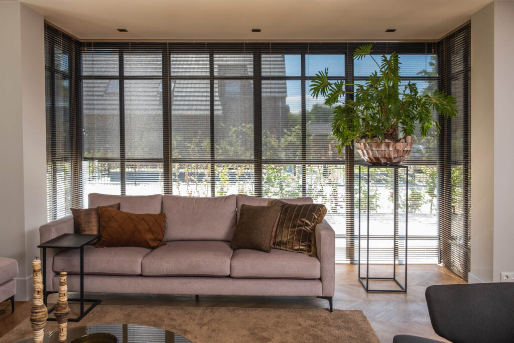 Ritsscreens-zonwering-binnen-SunCircle