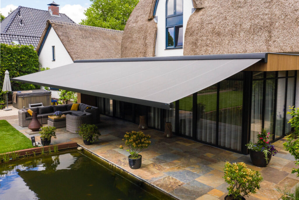 SunCircle-Zonwering-Barneveld-Terrasscherm-knikarmscherm-project-extra-breed
